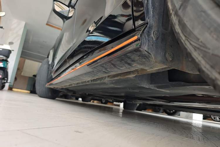 Used CHANGAN UNI-V 2023 1.5T Sport Edition Left Side Sill