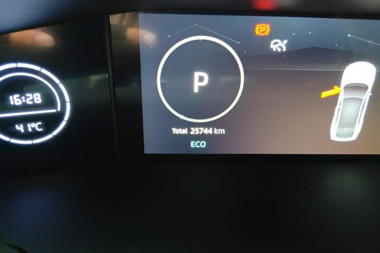 Used CHANGAN UNI-V 2023 1.5T Sport Edition Odometer Close Up