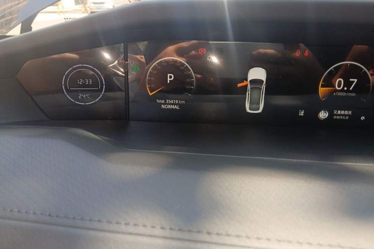 Used CHANGAN UNI-V 2023 1.5T Sport Edition Odometer Close Up