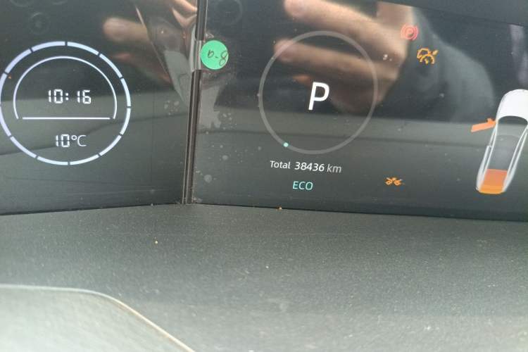 Used CHANGAN UNI-V 2023 1.5T Prestige Model Odometer Close Up