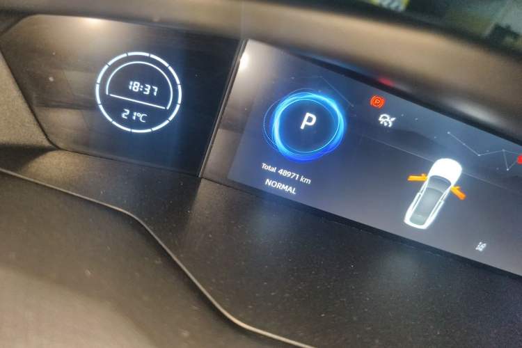 Used CHANGAN UNI-V 2023 1.5T Sport Edition Odometer Close Up
