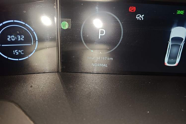 Used CHANGAN UNI-V 2023 1.5T Sport Edition Odometer Close Up
