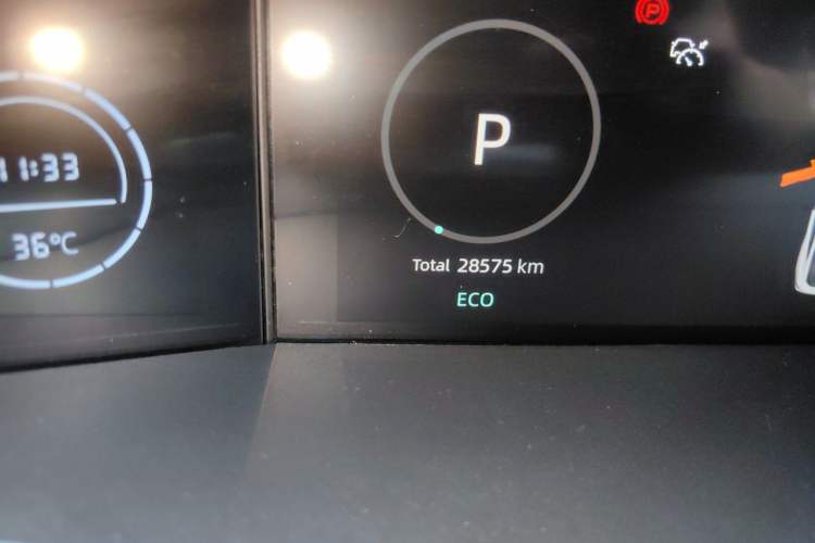 Used CHANGAN UNI-V 2023 1.5T Sport Edition Odometer Close Up