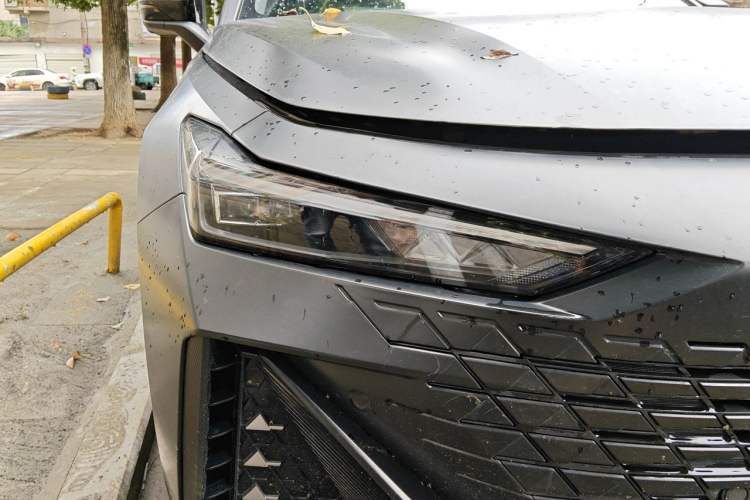 Used CHANGAN UNI-V 2023 1.5T Prestige Model Right Front Headlight