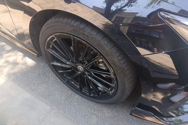 Used CHANGAN UNI-V 2023 1.5T Sport Edition Right Front Wheel Hub