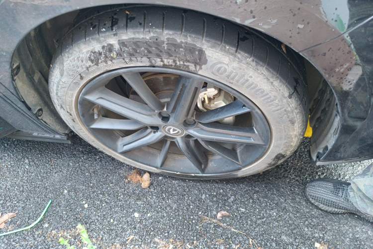Used CHANGAN UNI-V 2023 1.5T Prestige Model Right Front Wheel Hub