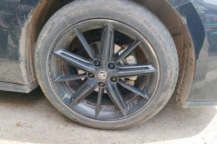 Used CHANGAN UNI-V 2023 1.5T Prestige Model Right Front Wheel Hub