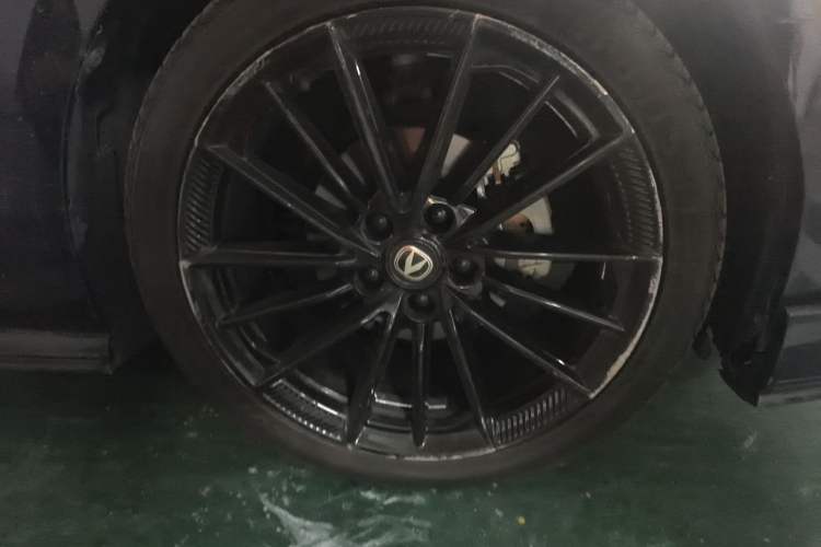 Used CHANGAN UNI-V 2023 1.5T Sport Edition Right Front Wheel Hub