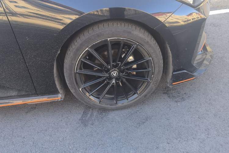 Used CHANGAN UNI-V 2023 1.5T Sport Edition Right Front Wheel Hub