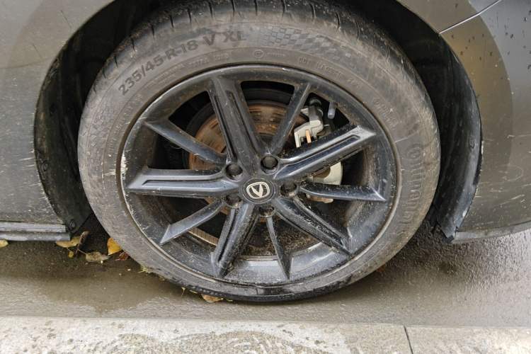Used CHANGAN UNI-V 2023 1.5T Prestige Model Right Front Wheel Hub