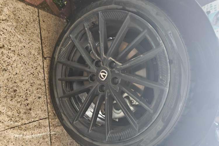 Used CHANGAN UNI-V 2023 2.0T Sport Edition Right Front Wheel Hub