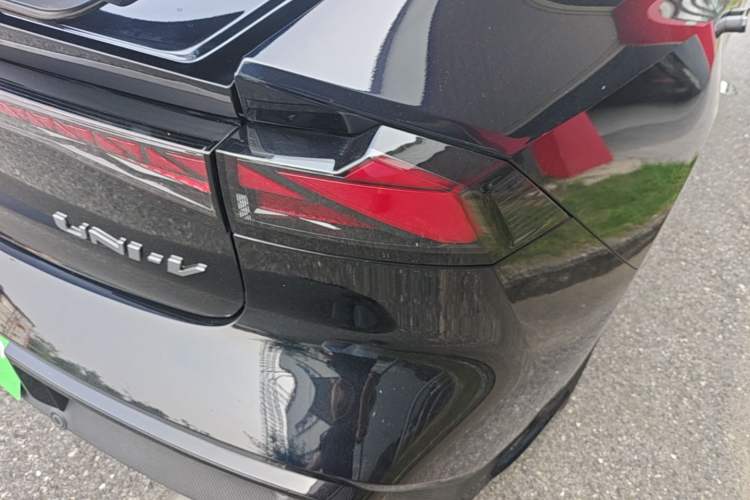 Used CHANGAN UNI-V 2023 1.5T Sport Edition Right Rear Taillight