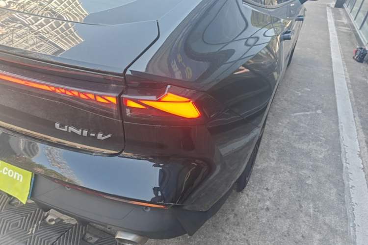 Used CHANGAN UNI-V 2023 1.5T Prestige Model Right Rear Taillight