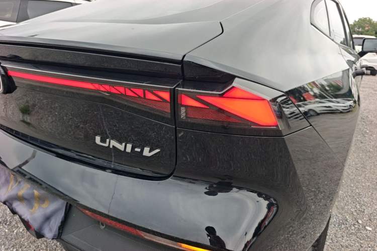 Used CHANGAN UNI-V 2023 1.5T Prestige Model Right Rear Taillight