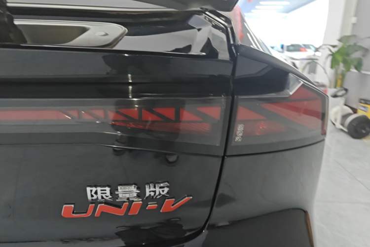 Used CHANGAN UNI-V 2023 1.5T Prestige Model Right Rear Taillight