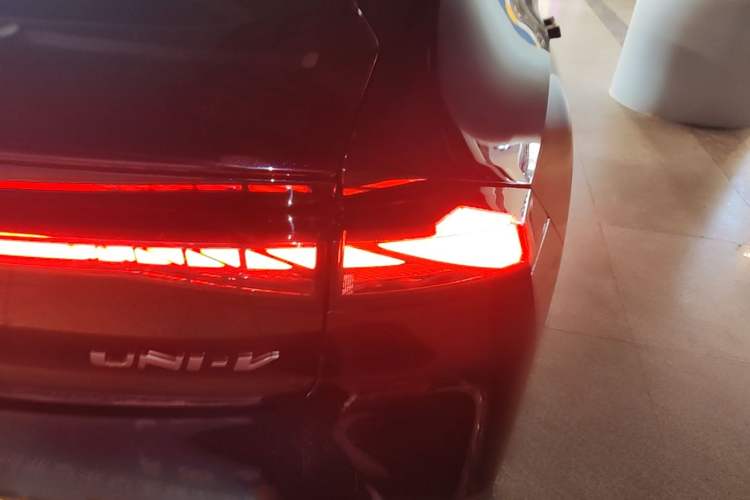Used CHANGAN UNI-V 2023 1.5T Prestige Model Right Rear Taillight