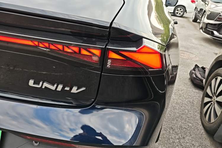 Used CHANGAN UNI-V 2023 1.5T Prestige Model Right Rear Taillight