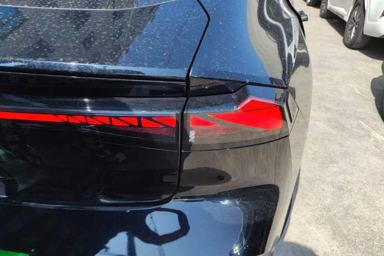 Used CHANGAN UNI-V 2023 1.5T Sport Edition Right Rear Taillight