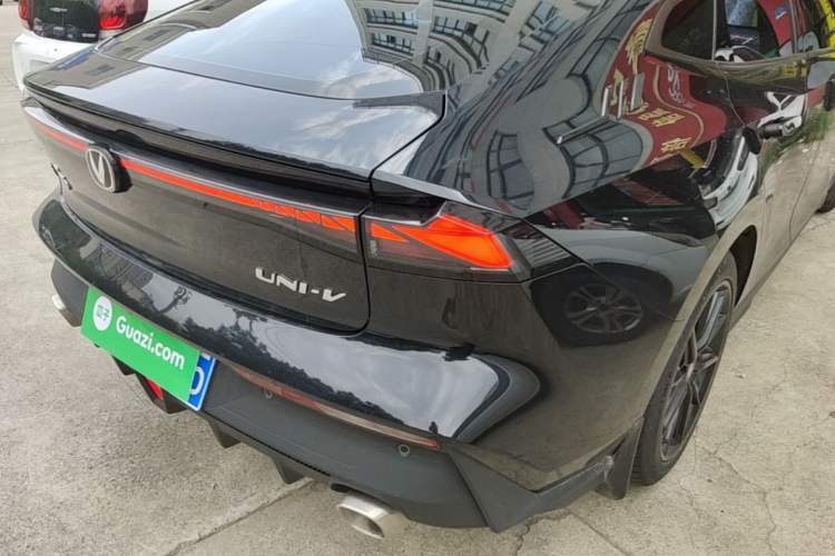 Used CHANGAN UNI-V 2023 1.5T Prestige Model Right Rear Taillight