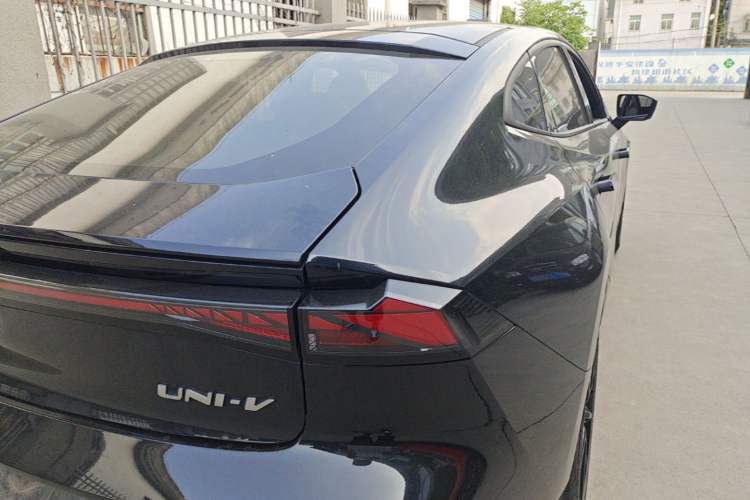 Used CHANGAN UNI-V 2023 1.5T Prestige Model Right Rear Taillight