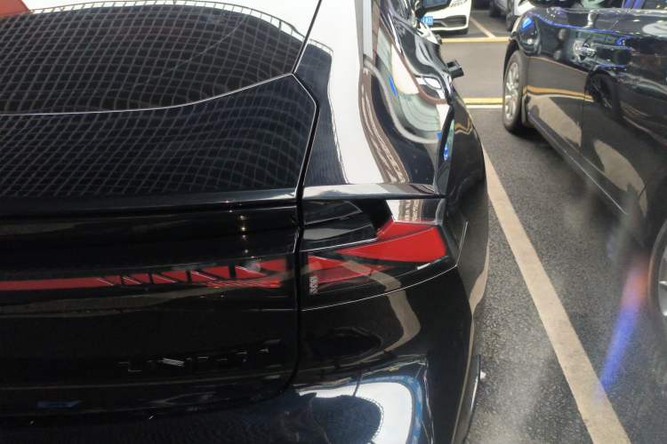 Used CHANGAN UNI-V 2023 2.0T Leading-Speed Edition Right Rear Taillight
