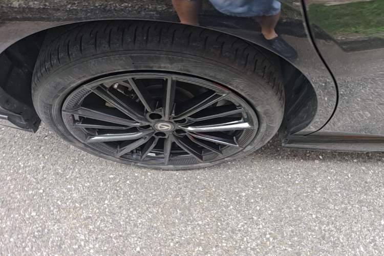Used CHANGAN UNI-V 2023 1.5T Sport Edition Right Rear Wheel Hub
