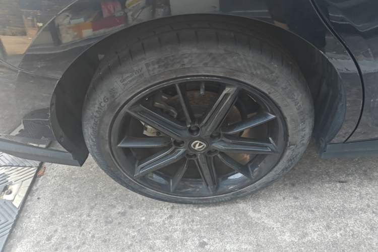 Used CHANGAN UNI-V 2023 1.5T Prestige Model Right Rear Wheel Hub