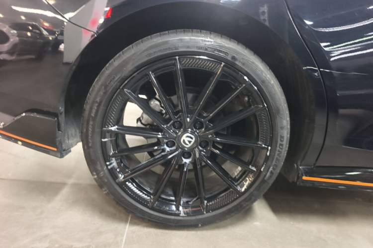 Used CHANGAN UNI-V 2023 1.5T Sport Edition Right Rear Wheel Hub