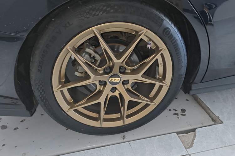 Used CHANGAN UNI-V 2023 1.5T Prestige Model Right Rear Wheel Hub