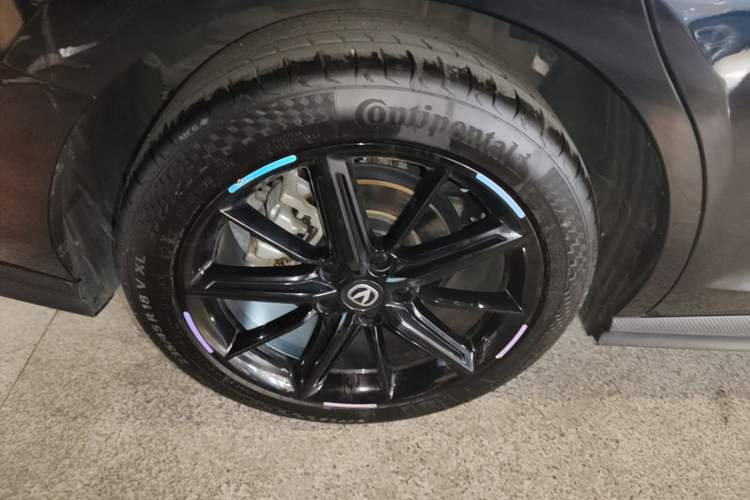 Used CHANGAN UNI-V 2023 1.5T Prestige Model Right Rear Wheel Hub