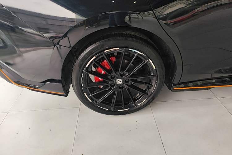 Used CHANGAN UNI-V 2023 1.5T Sport Edition Right Rear Wheel Hub