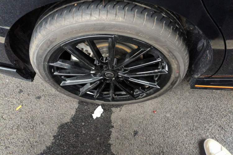 Used CHANGAN UNI-V 2023 2.0T Leading-Speed Edition Right Rear Wheel Hub