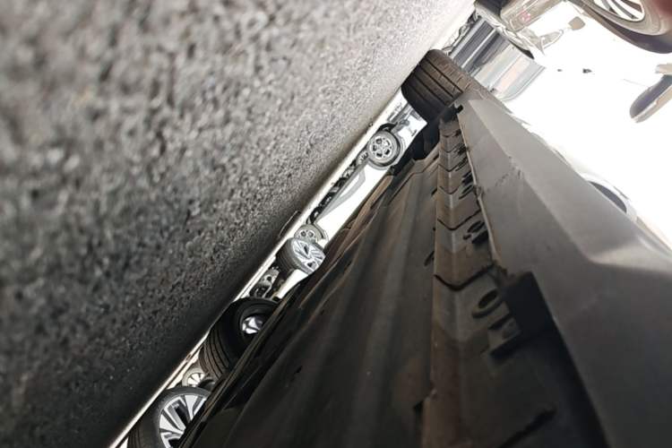 Used CHANGAN UNI-V 2023 1.5T Prestige Model Right Side Sill