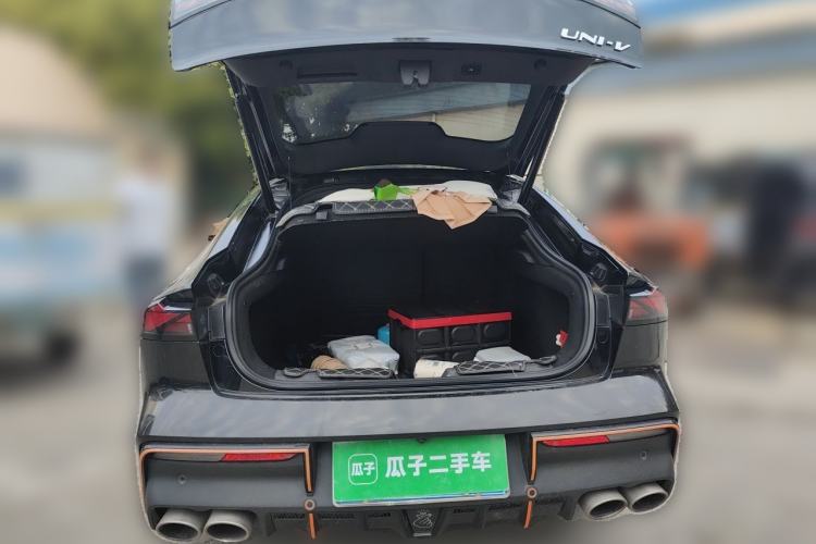 Used CHANGAN UNI-V 2023 1.5T Sport Edition Trunk