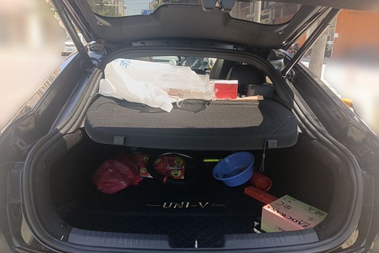 Used CHANGAN UNI-V 2023 1.5T Sport Edition Trunk