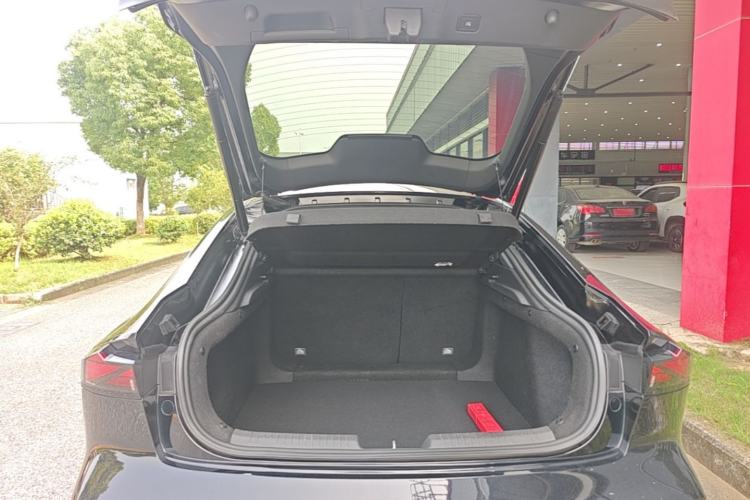 Used CHANGAN UNI-V 2023 1.5T Sport Edition Trunk