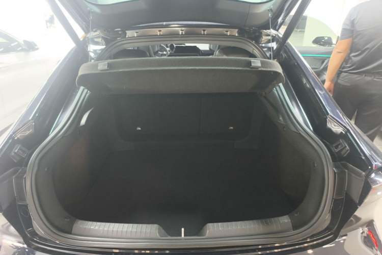 Used CHANGAN UNI-V 2023 1.5T Sport Edition Trunk