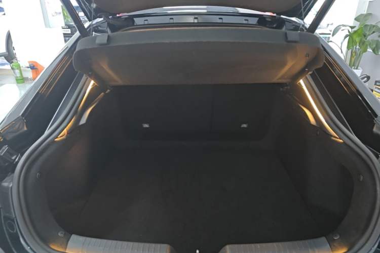 Used CHANGAN UNI-V 2023 1.5T Prestige Model Trunk