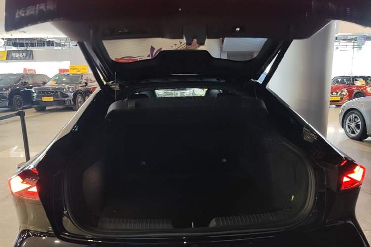 Used CHANGAN UNI-V 2023 1.5T Prestige Model Trunk
