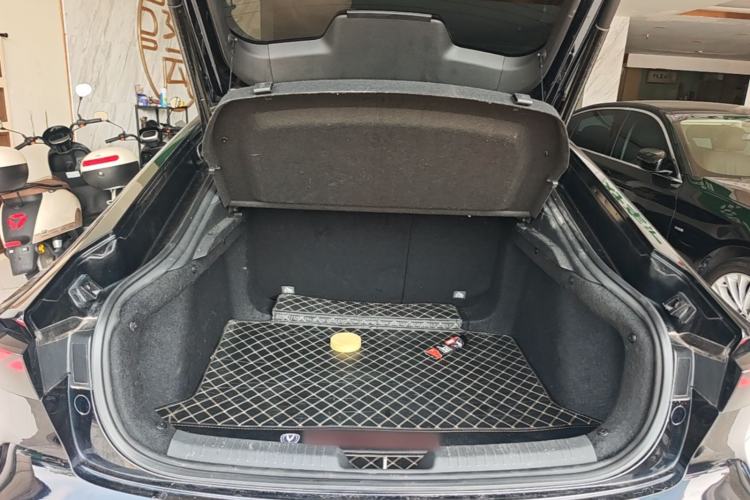 Used CHANGAN UNI-V 2023 1.5T Sport Edition Trunk