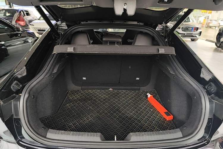 Used CHANGAN UNI-V 2023 1.5T Sport Edition Trunk