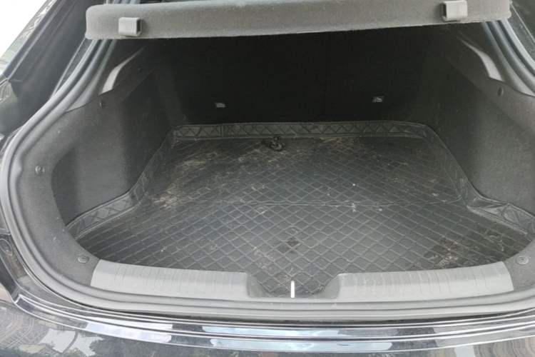 Used CHANGAN UNI-V 2023 1.5T Prestige Model Trunk
