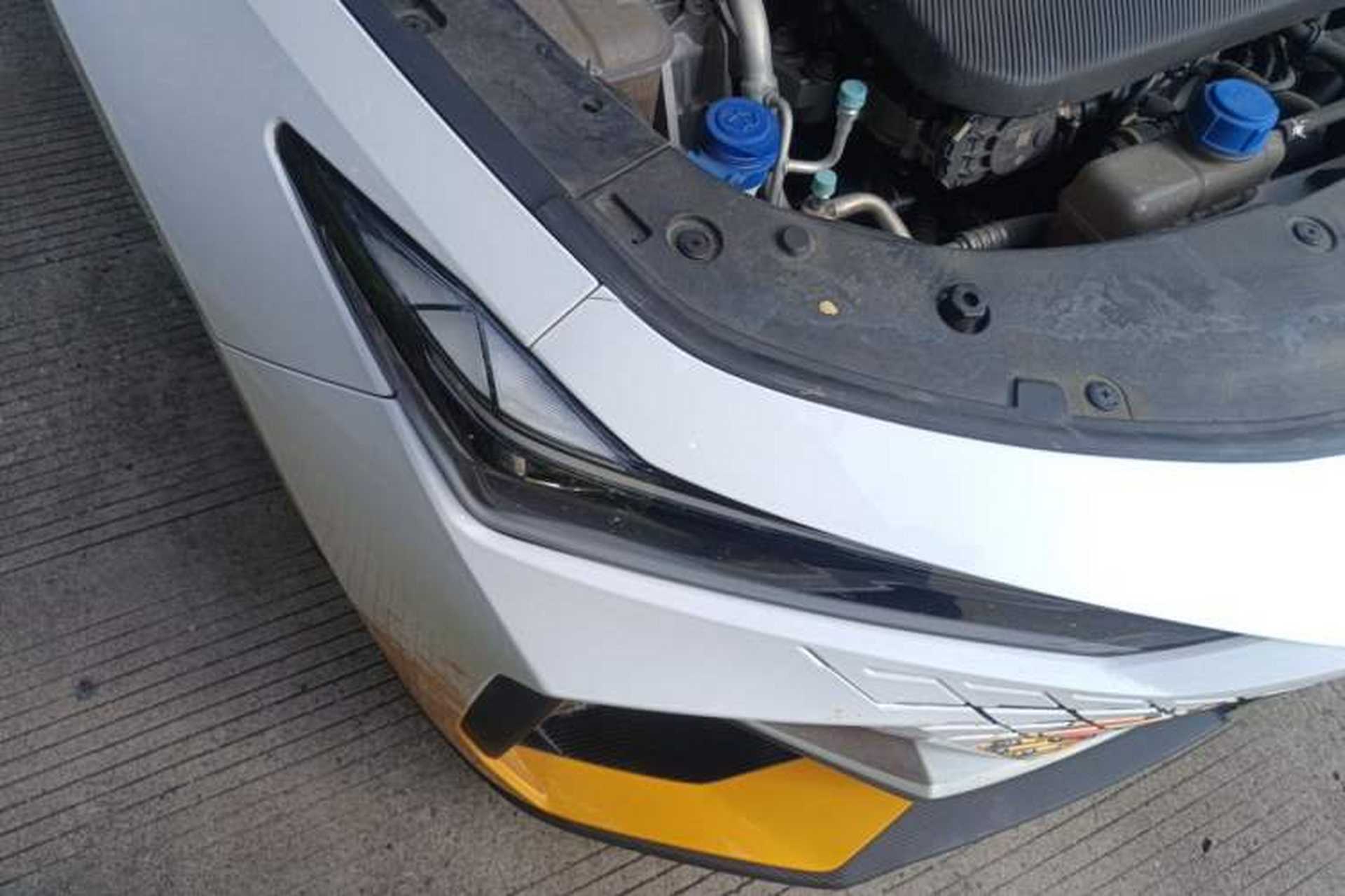Used CHANGAN UNI-V 2023 1.5T Prestige Model Right Front Headlight