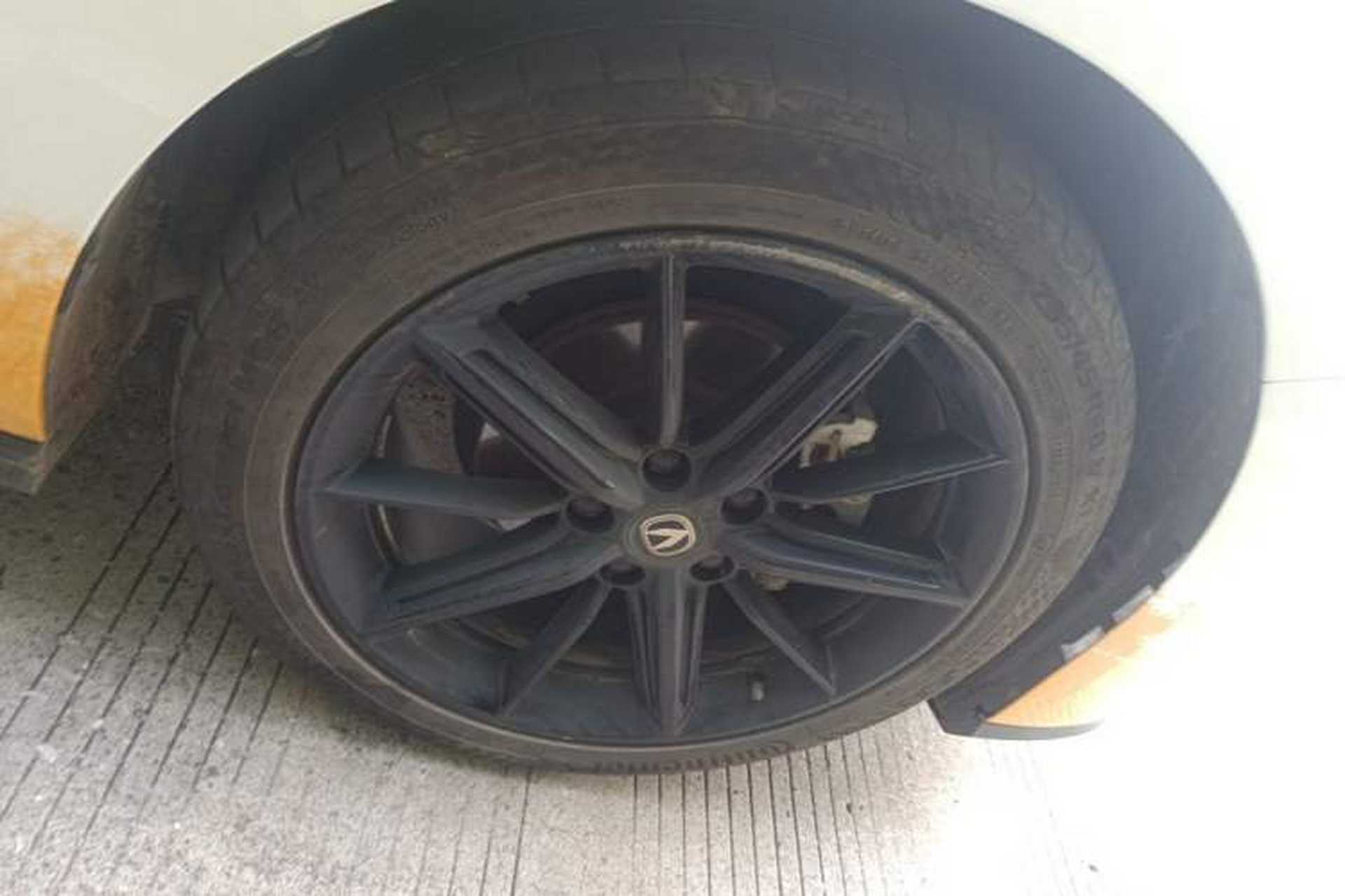 Used CHANGAN UNI-V 2023 1.5T Prestige Model Right Front Wheel Hub