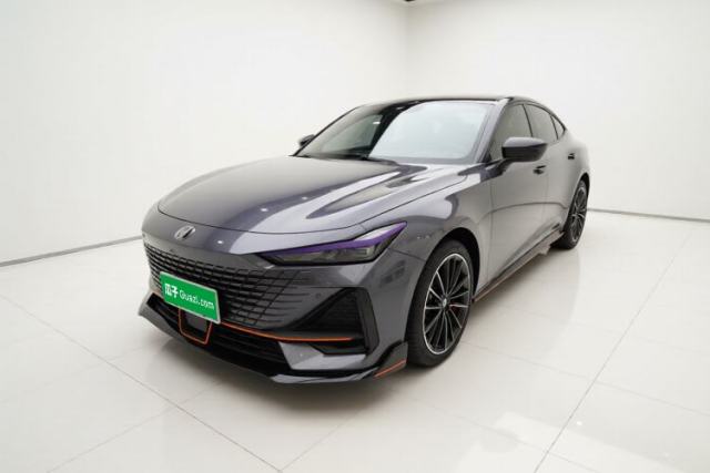 Używany CHANGAN UNI-V 2023 1.5T Sport Edition
