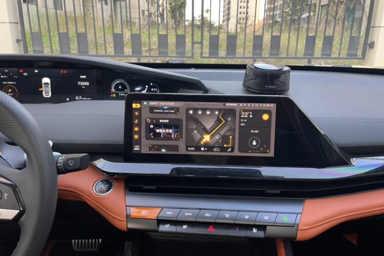 Used CHANGAN UNI-V 2023 2.0T Leading-Speed Edition Audio And AC Panel