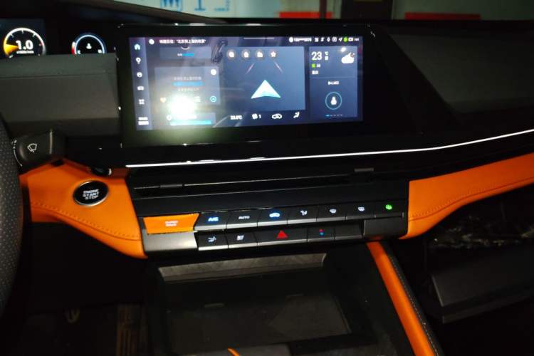 Used CHANGAN UNI-V 2023 2.0T Leading-Speed Edition Audio And AC Panel