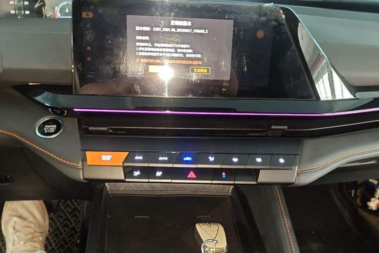 Used CHANGAN UNI-V 2023 1.5T Prestige Model Audio And AC Panel