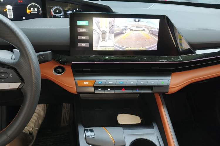 Used CHANGAN UNI-V 2023 2.0T Leading-Speed Edition Audio And AC Panel