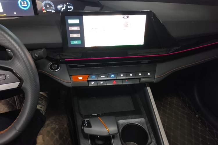 Used CHANGAN UNI-V 2023 1.5T Prestige Model Audio And AC Panel